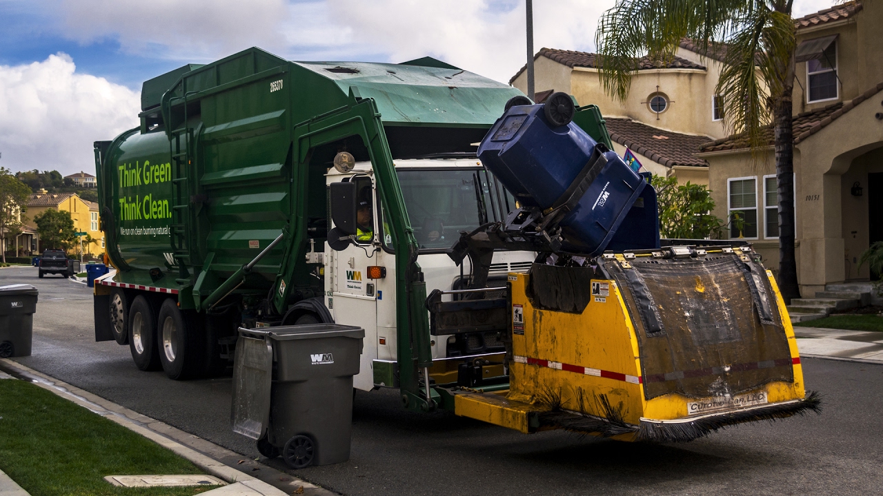 Autocar ACX - Amrep HX-450-FL Garbage Truck w/ The Curotto-Can