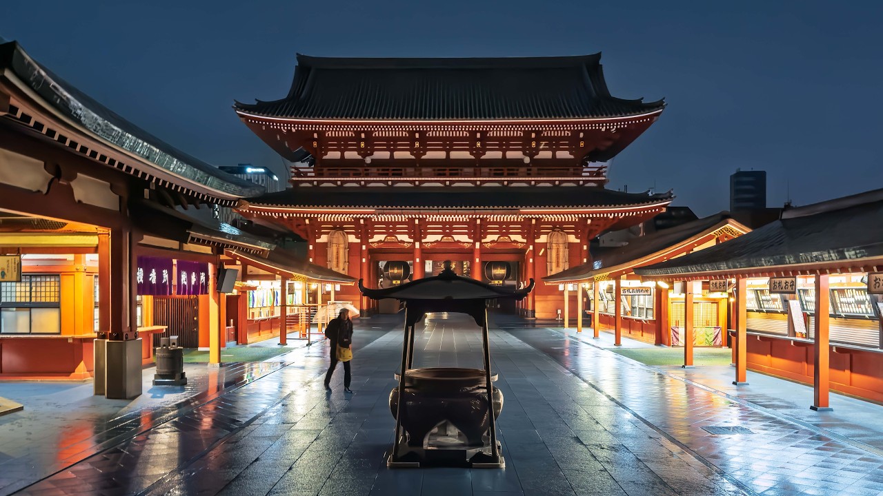 Walking with Dawn Rain in Asakusa | Tokyo, Japan