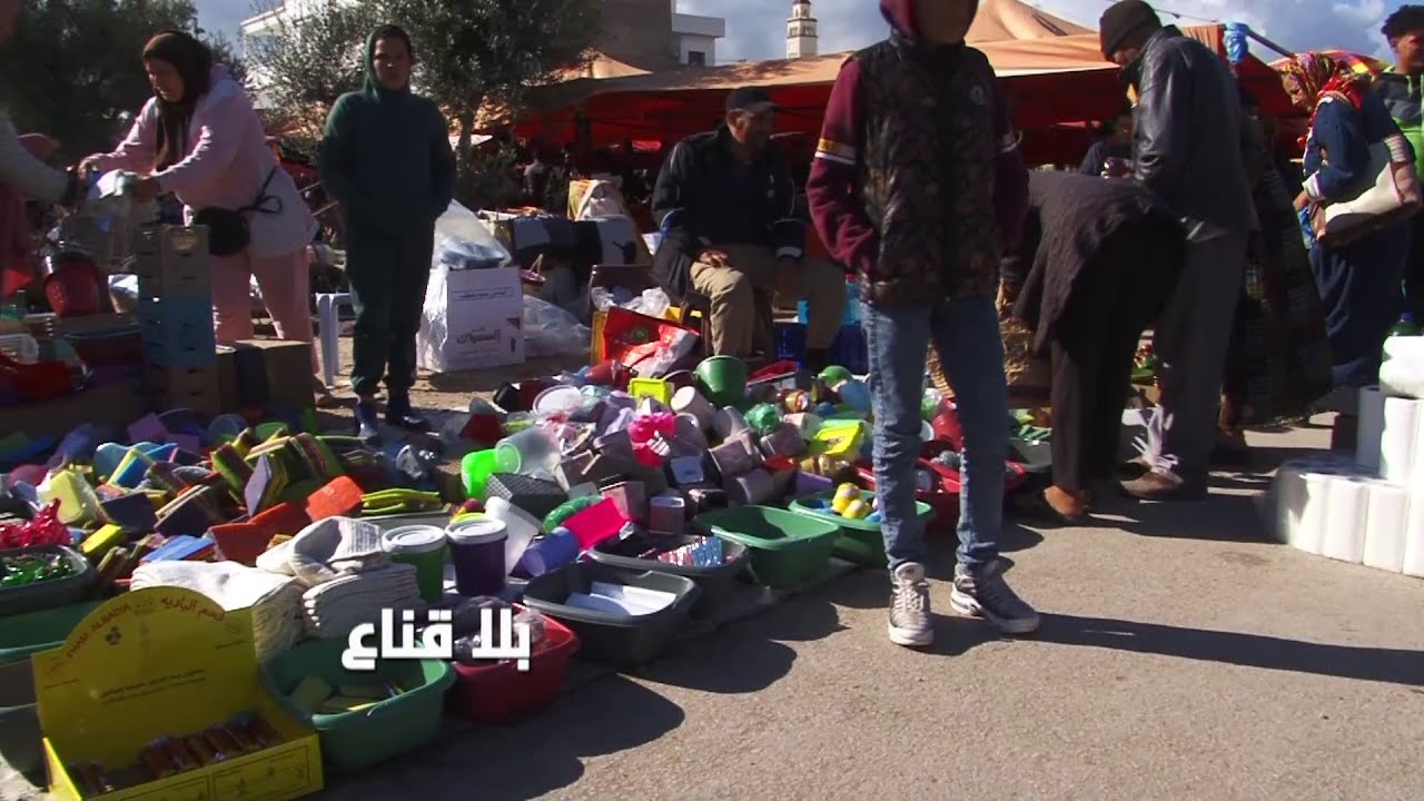كل السلع بدينار واحد فقط في أغرب وأرخص سوق في تونس..حليب الغولة تلقاه والسلعة بلاش للزوالي !!