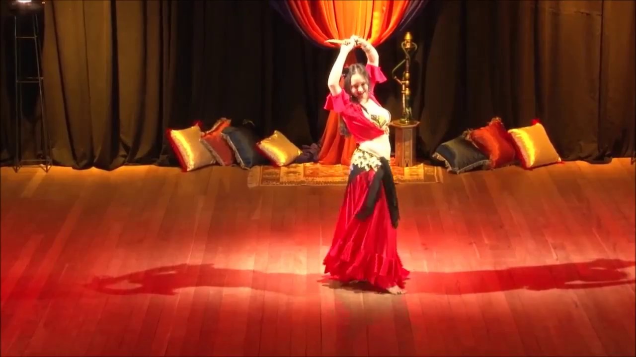 Dança com Punhal  - Bailarina Naiara Assunção