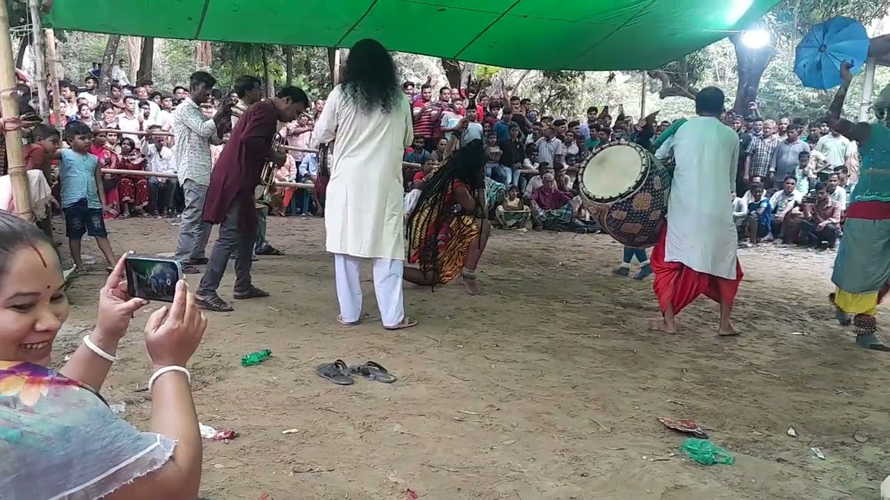 মুন্সিগঞ্জ থেকে আগত শিব গৌরীর নাচ।