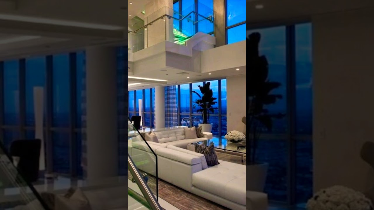 Escaleras En El Interior De Casa