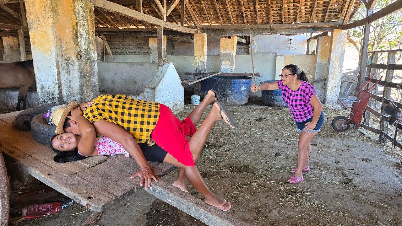 MARIANA E JUVELINA APRONTA COM MAYKINHO NO CARRO DE BOI