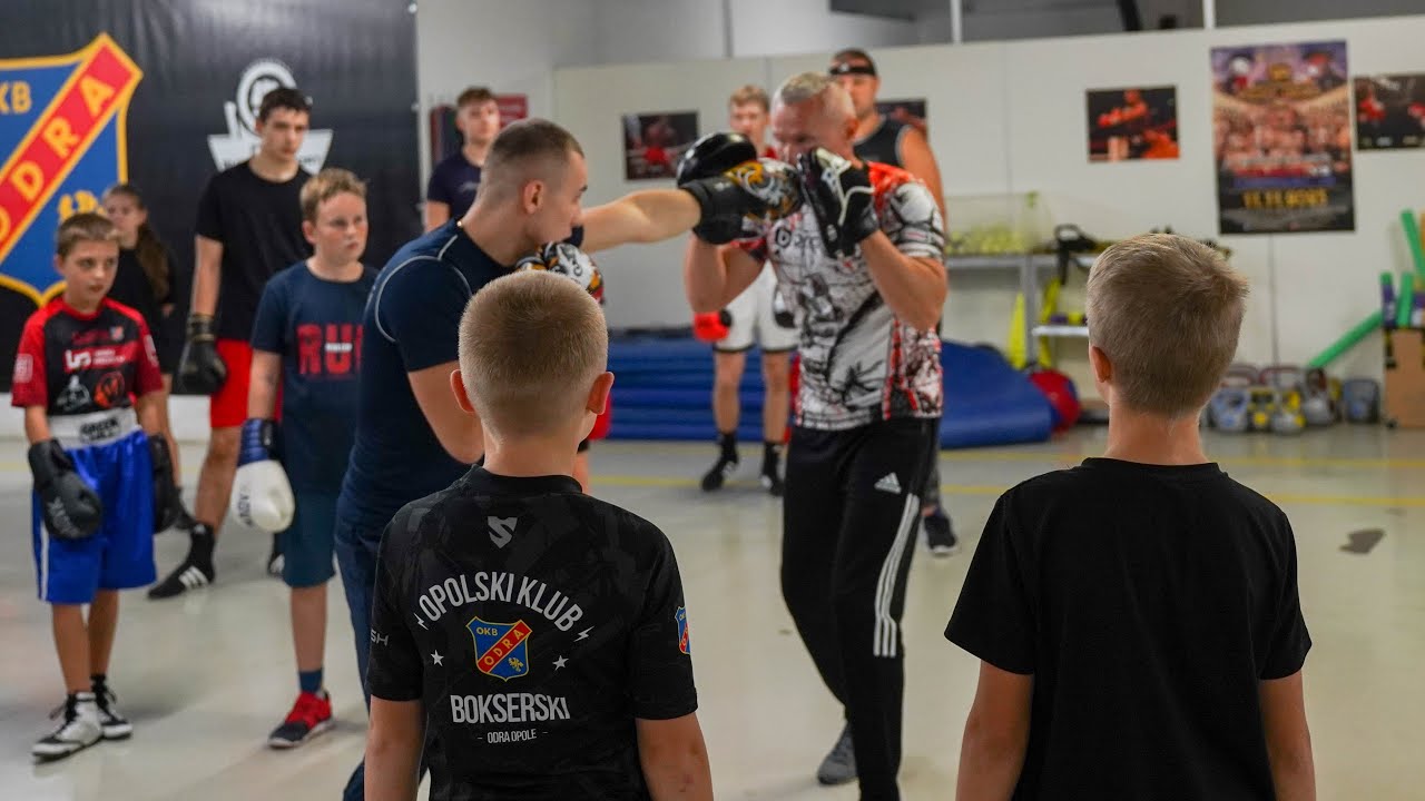 Pięściarski mistrz odwiedził Opole. Damian Durkacz trenował z adeptami boksu