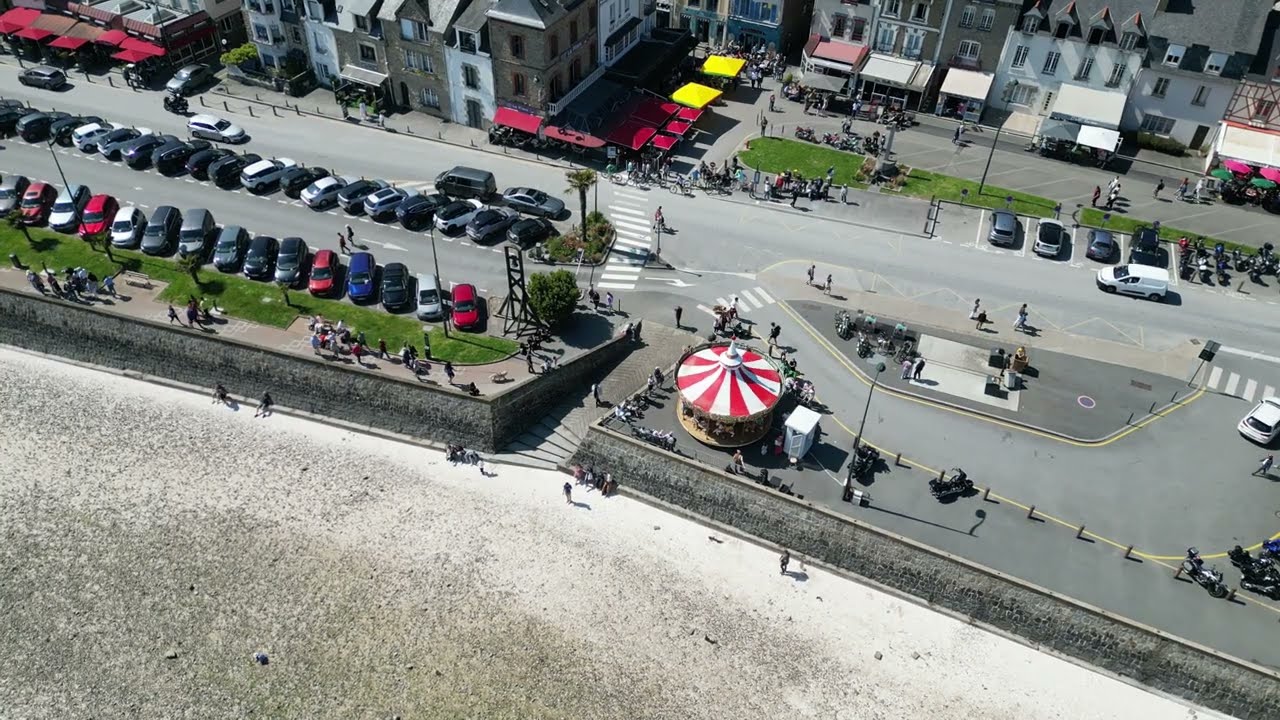 Vol en drone au dessus de la plage de Cancale