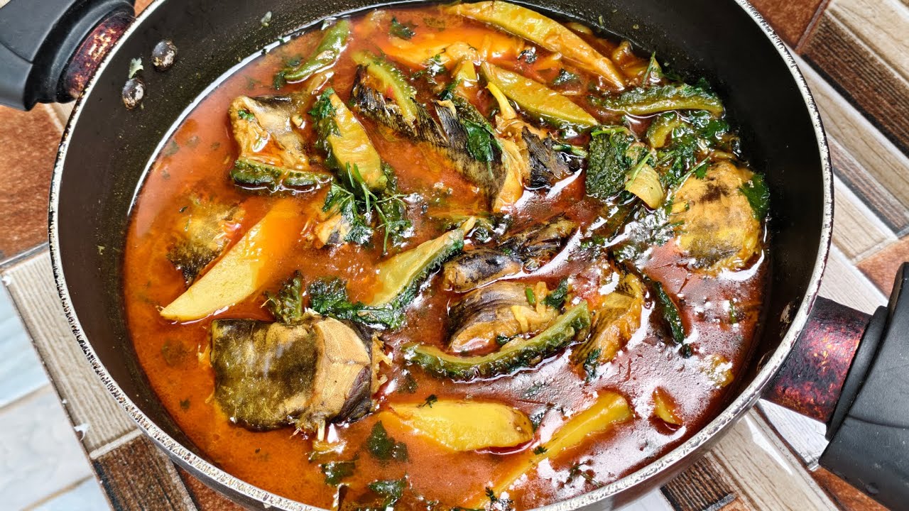 করলা দিয়ে শিং মাছ রান্না।