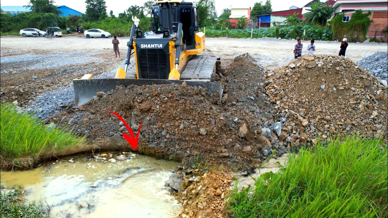 Wonderful Extreme power Heavy Bulldozer SHANTUl DH17C3 Pro working push stone & New truck dongfeng