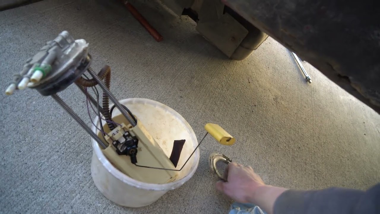 HOW TO CHANGE FUEL PUMP CHEVY S10 2003
