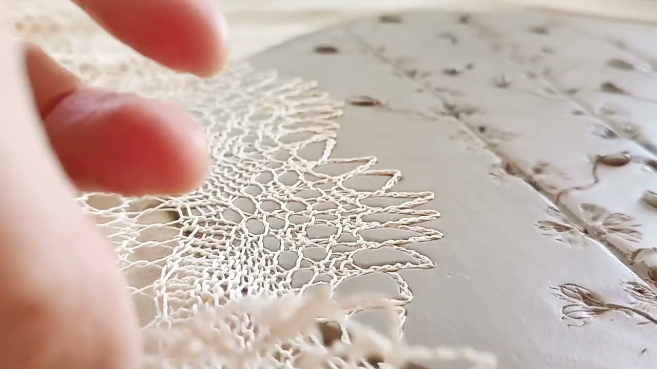 Ceramica per principianti, piatto con rami e foglie #tutorial #pottery #ceramics #clay