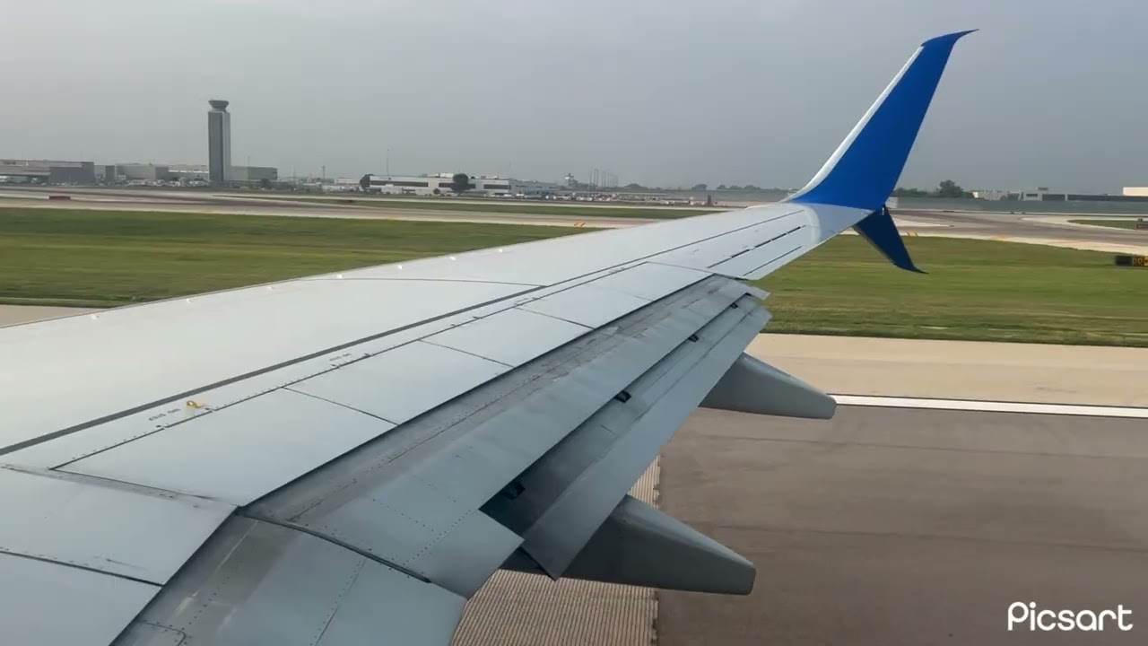 United Airlines B737-900ER Takeoff from Chicago O’Hare International Airport (ORD)