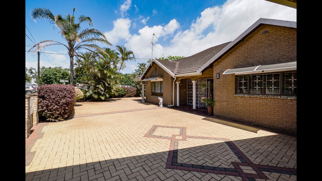 RXAO-10926 Coastal Living: Spacious 4-Bedroom Home in Tranquil Cul-de-Sac.
