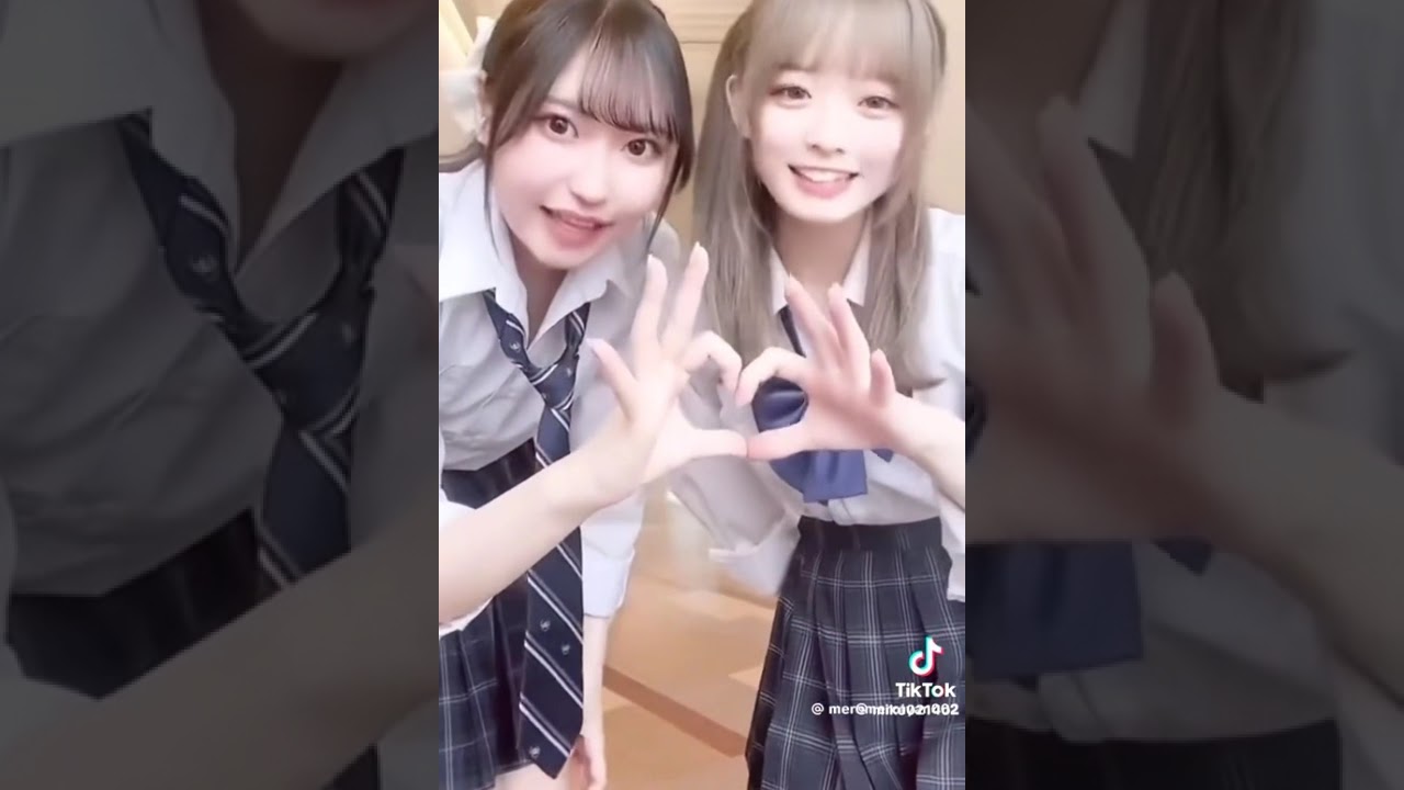 tiktok JK制服ダンス 