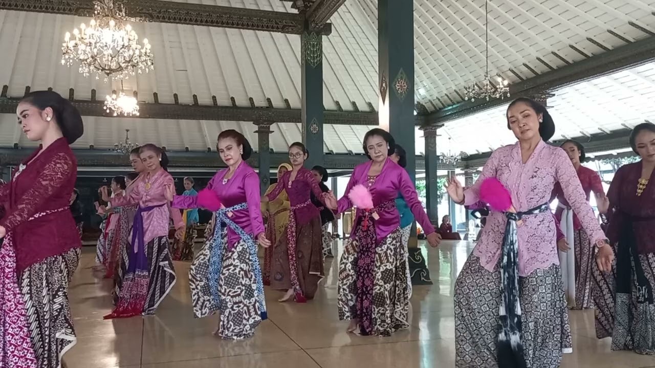  Latihan Bersama Tari Golek Lambangsari 