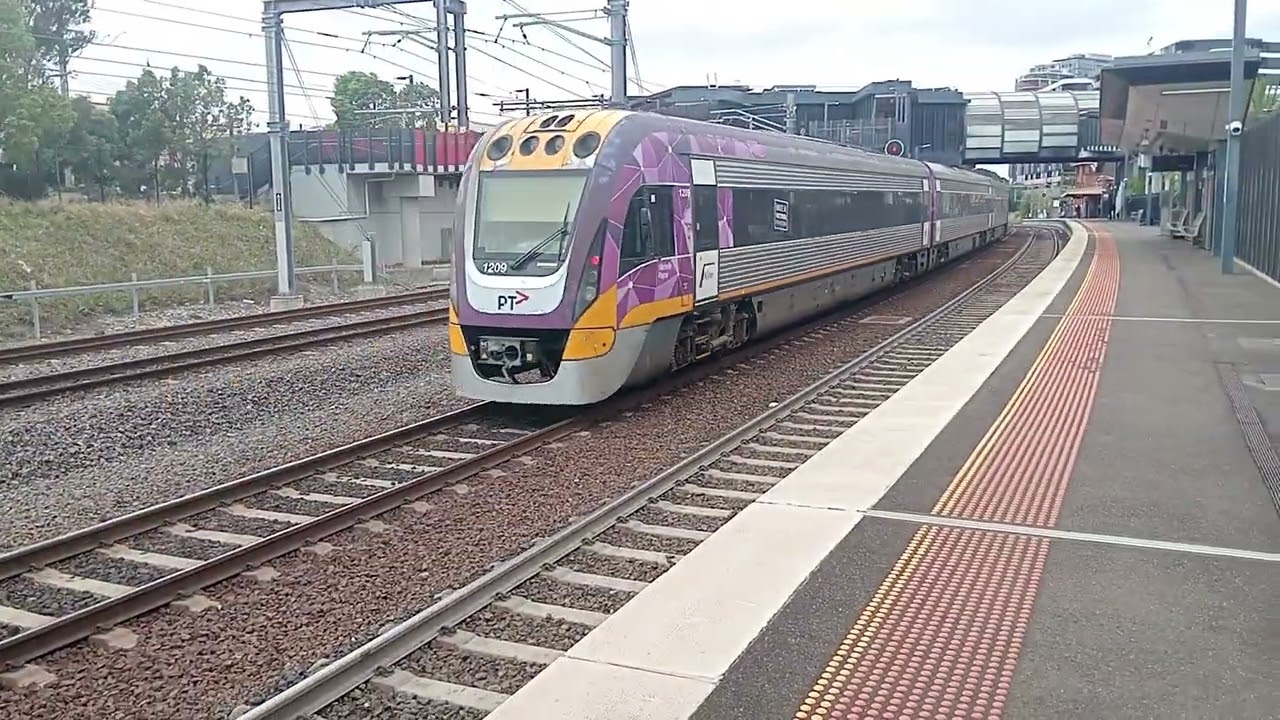 Trains at Footscray + HCMT Testing through Tunnel