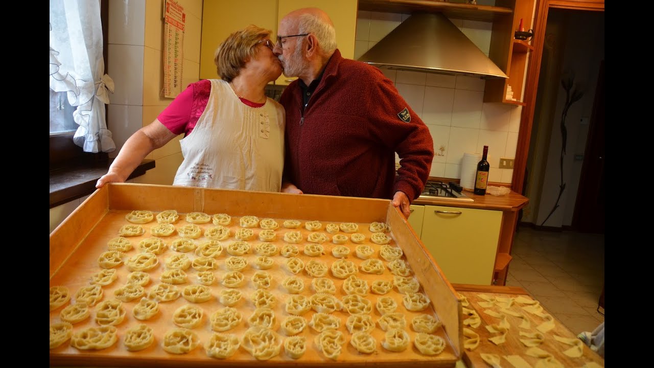 LE CARTELLATE PUGLIESI (DOLCE TIPICO NATALIZIO) - RICETTA DELLA Nonna Maria