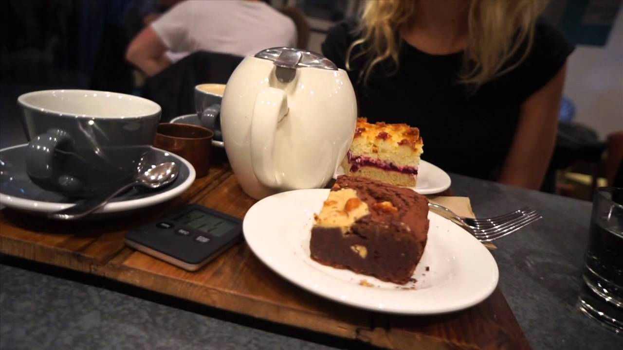 Coffee & cake with Emshel & Sparkly London ❄ Vlogmas 15