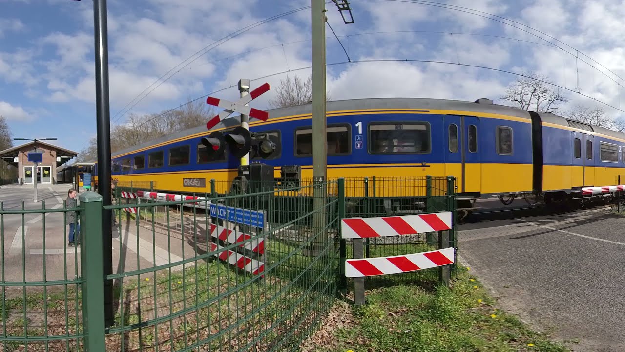Vr 360° Spoorwegovergang station Ermelo 😍10K😍 //Dutch railroad crossing in Vr 360°