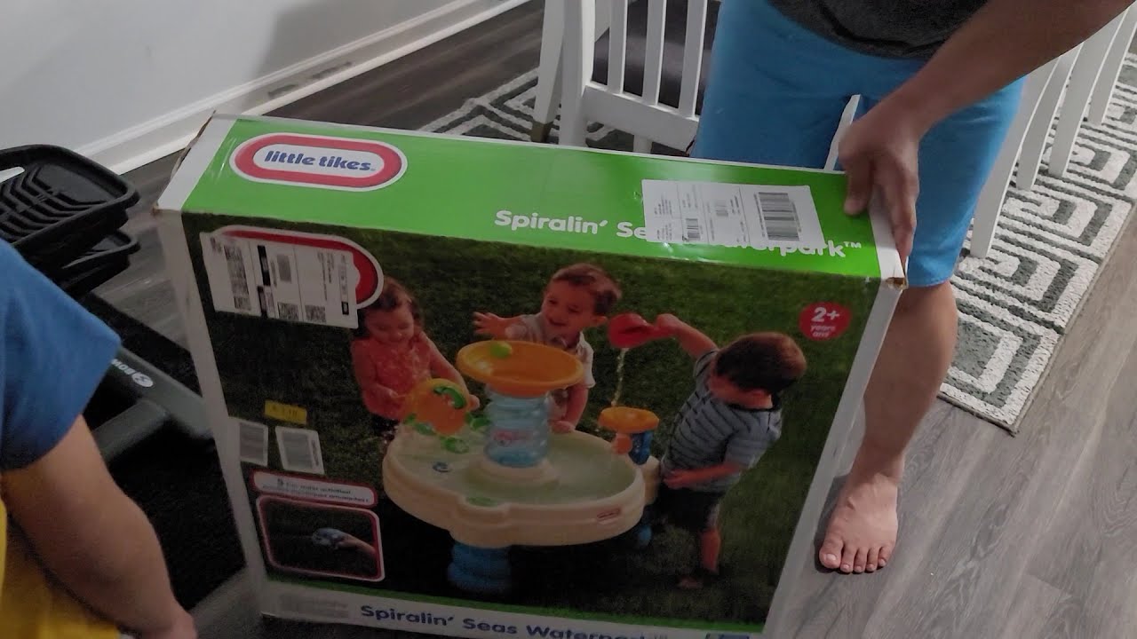 Little Tikes Spiraling Seas Waterpark &mdash; Столик для игр с водой