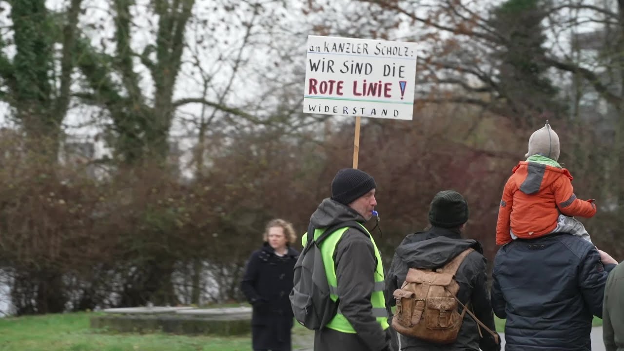 Erneute Demonstration gegen Corona-Schutzmaßnahmen in Schwerin