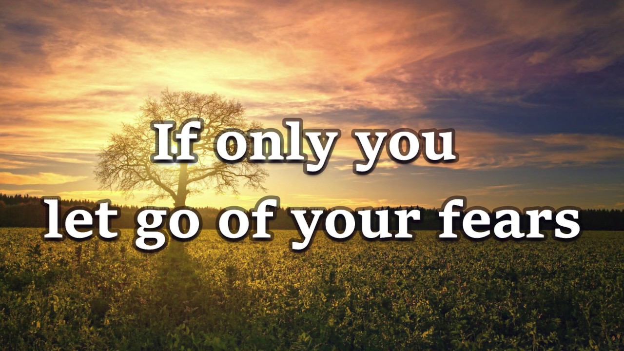 Breaking your own heart - Kelly Clarkson (Lyric Video)