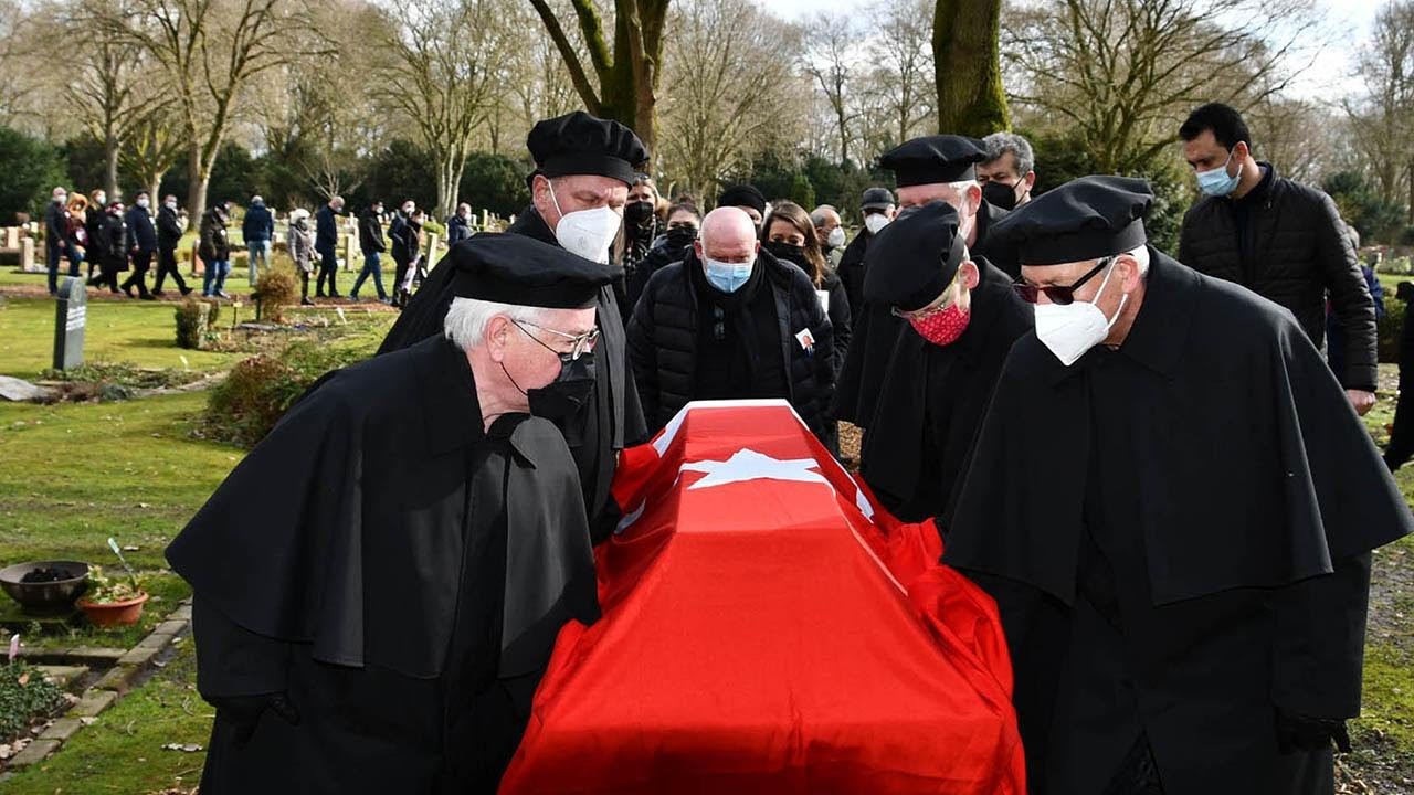 Almanya'da vefat eden Kore Gazisi Türk bayrağıyla son yolculuğuna uğurlandı