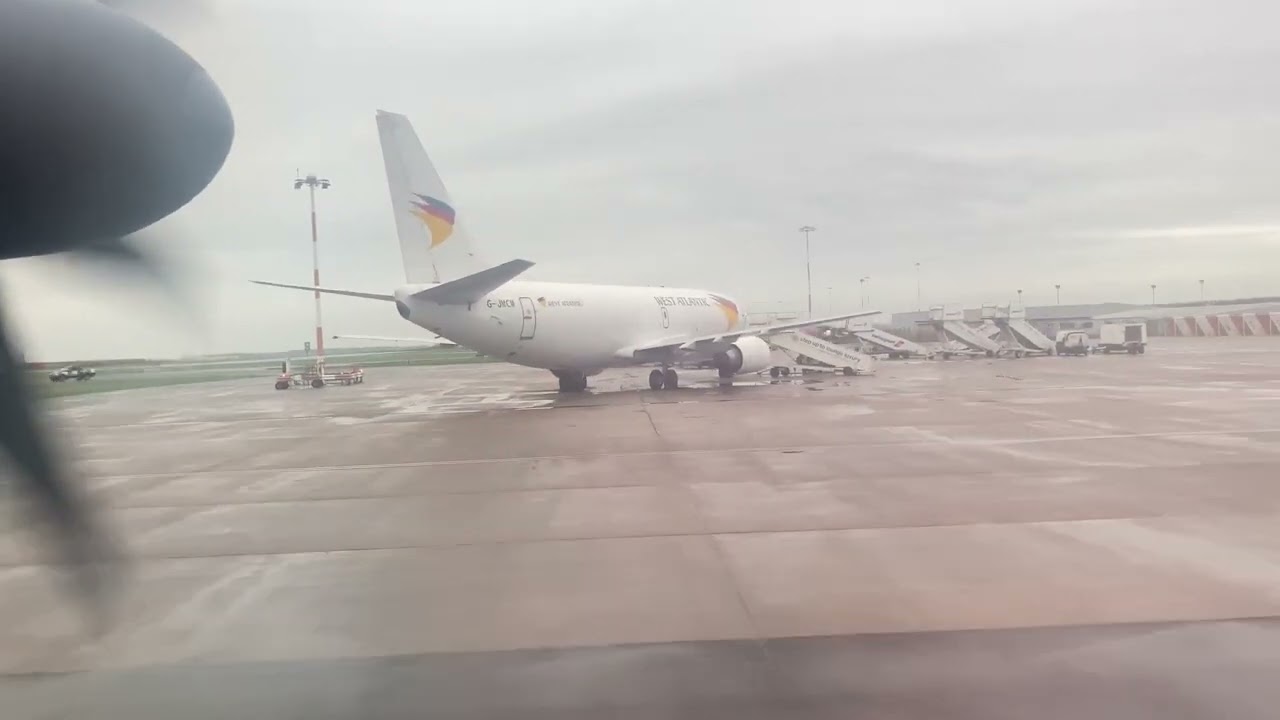 Flybe Q400 (G-ECOR) Onboard landing into East Midlands Airport | Now Bankrupt | (31/12/22)