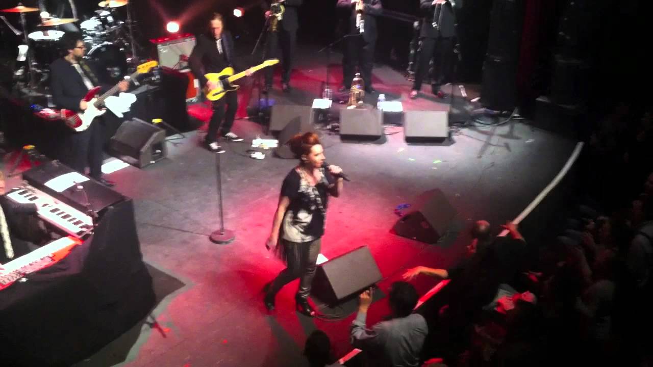 Robin McKelle - To Love Somebody (Live La Cigale Paris)
