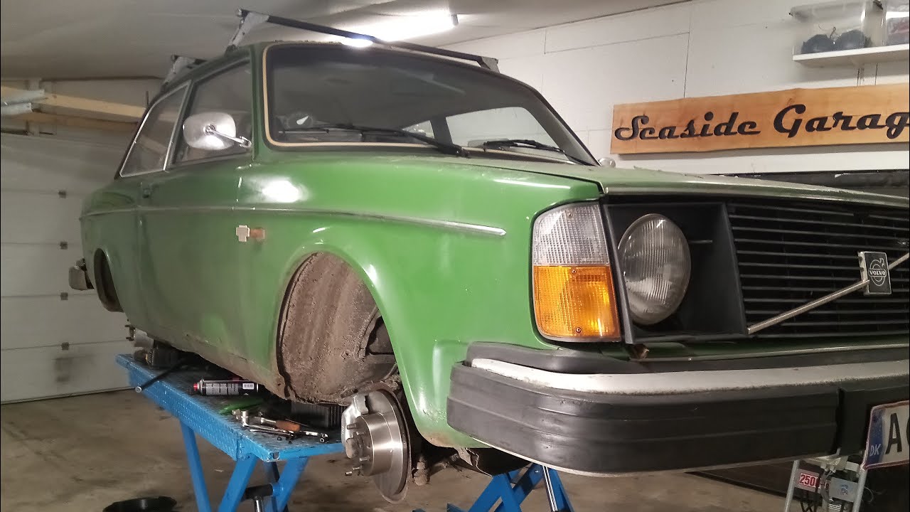 VOLVO 242- Seized brakes.