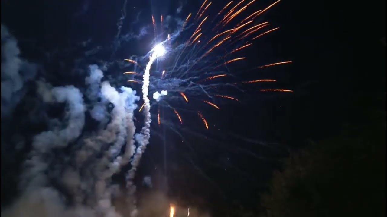 Soltando Fogos no réveillon 2025 🙏🏽💥