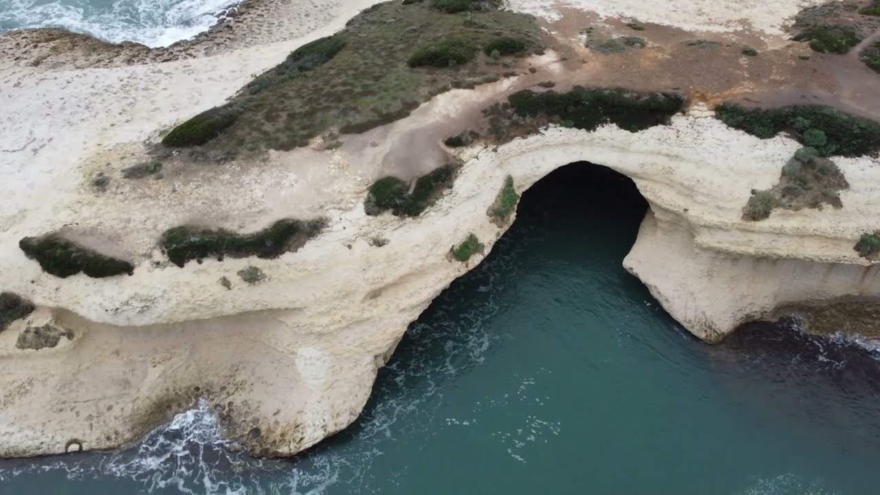 Cuglieri,  la spiaggia di S’Archittu tra divieti e nuovi crolli.