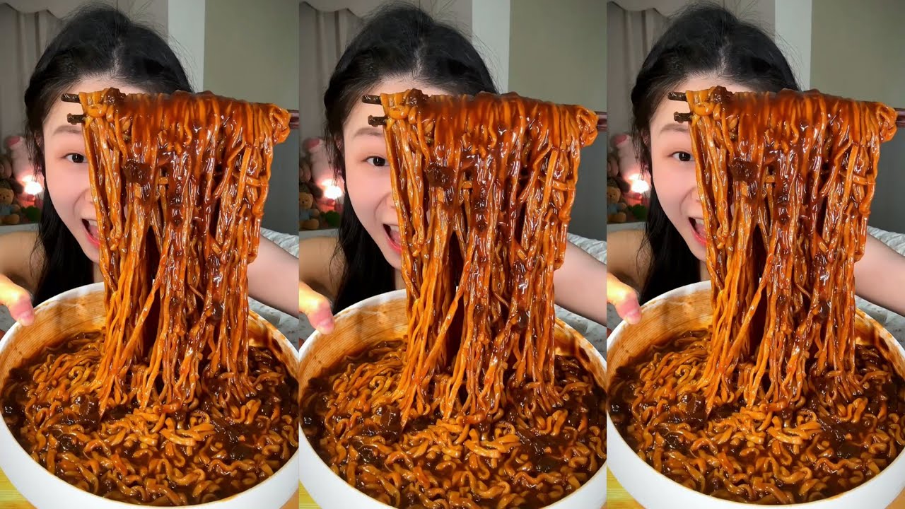 Eat spicy 🔥 🥵 noodles 🍜 with eggs 🤤 🥚 #mukbang #hotpot #yummiestfood