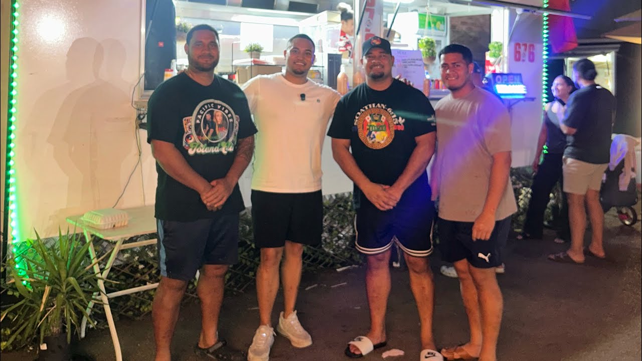 Едим в фудтраке TOKO 676 BBQ.