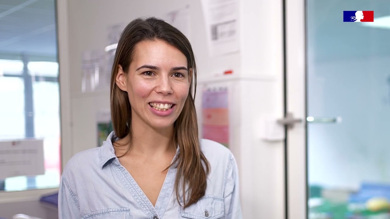 Audrey, auxiliaire de puériculture : les métiers du soin et de l'accompagnement recrutent