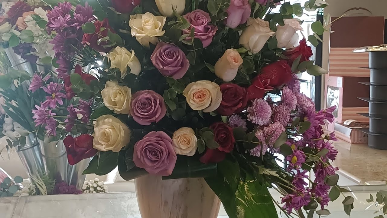 VASE ARRANGEMENT #freshflowers #bouquet #flowers #giftideas #gift #flowers #fypシ゚viral  #fypシ #fbpro