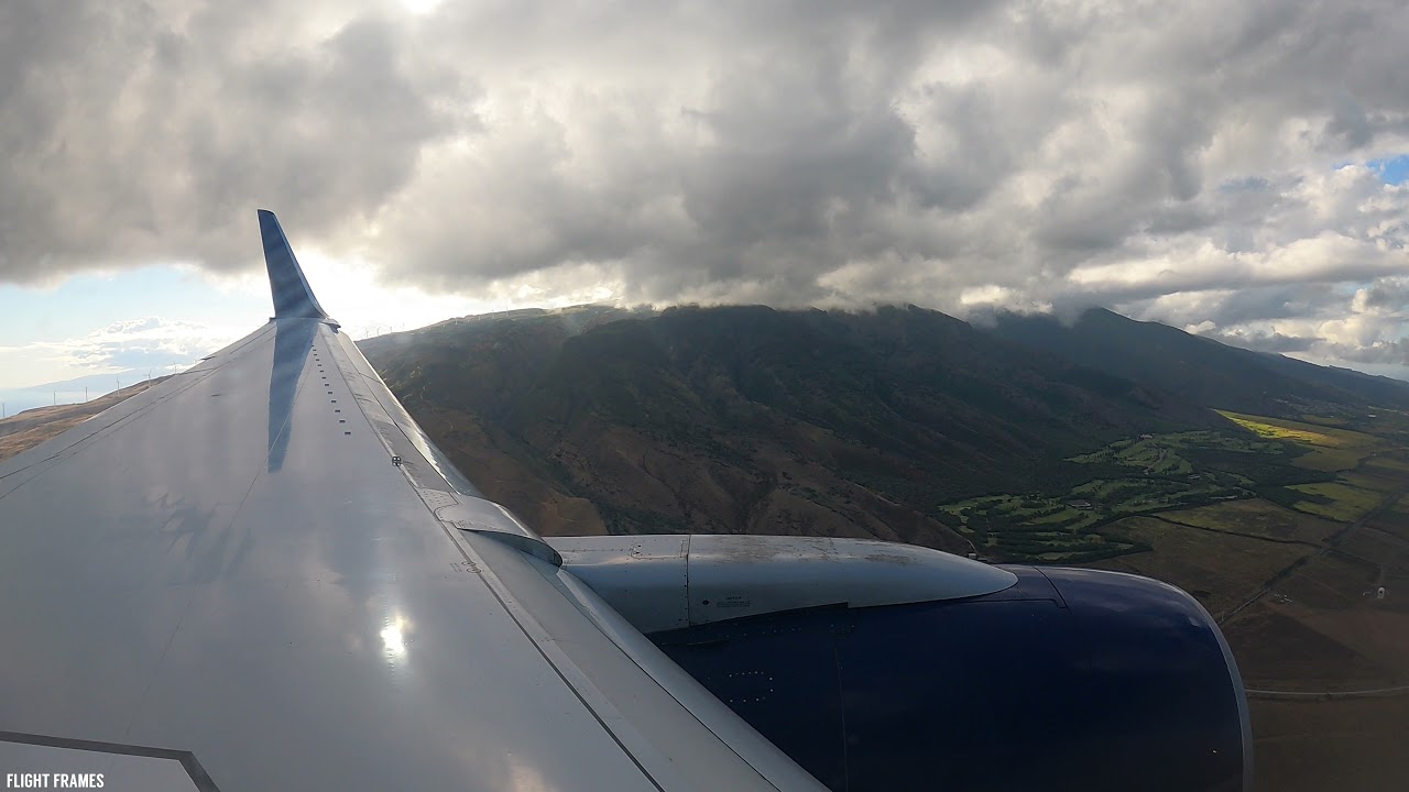 Landing at Kahului Airport in Hawaii [OGG]
