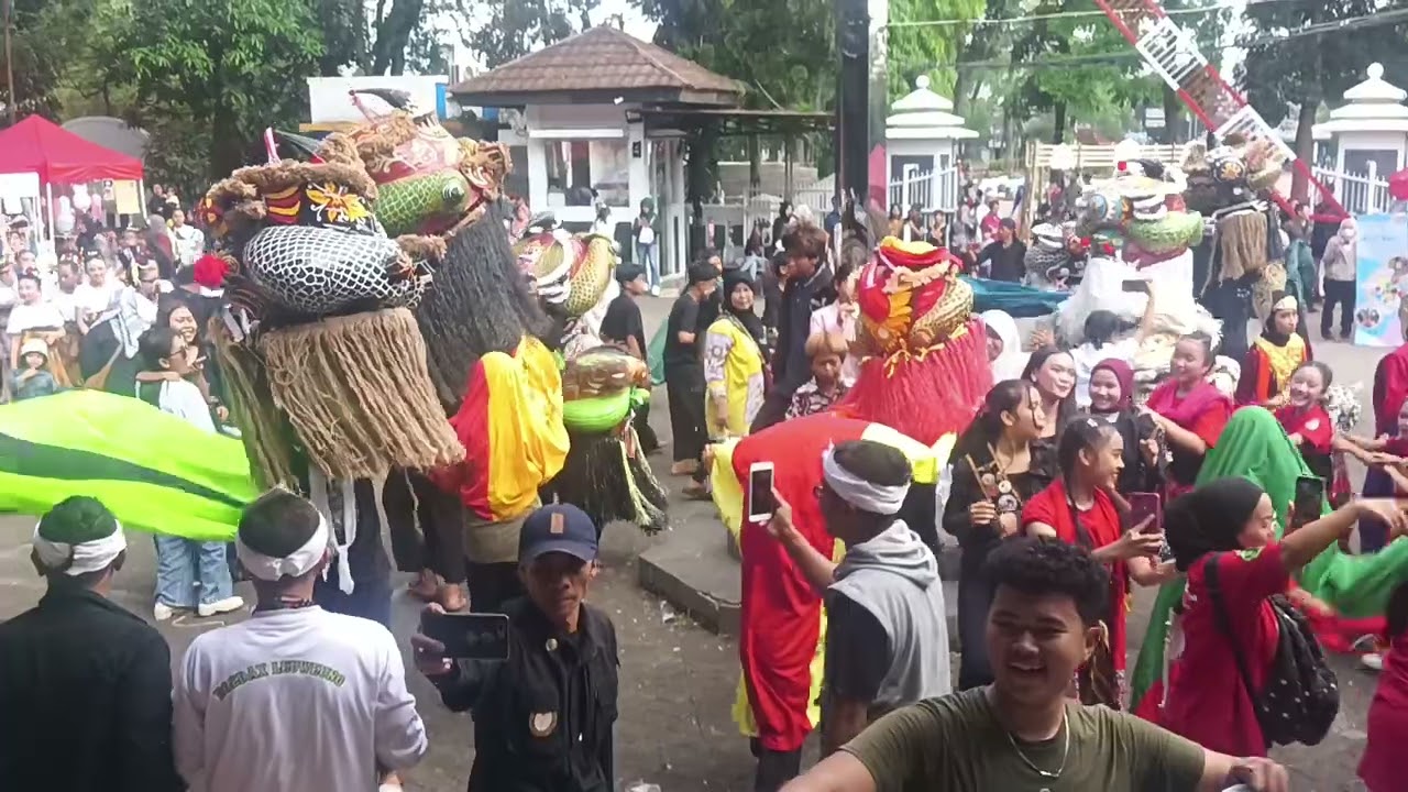 BARONGSAI sunda tagog apu di acara ORI(original rekor indonesia) bertempat di alun-alun kota cimahi