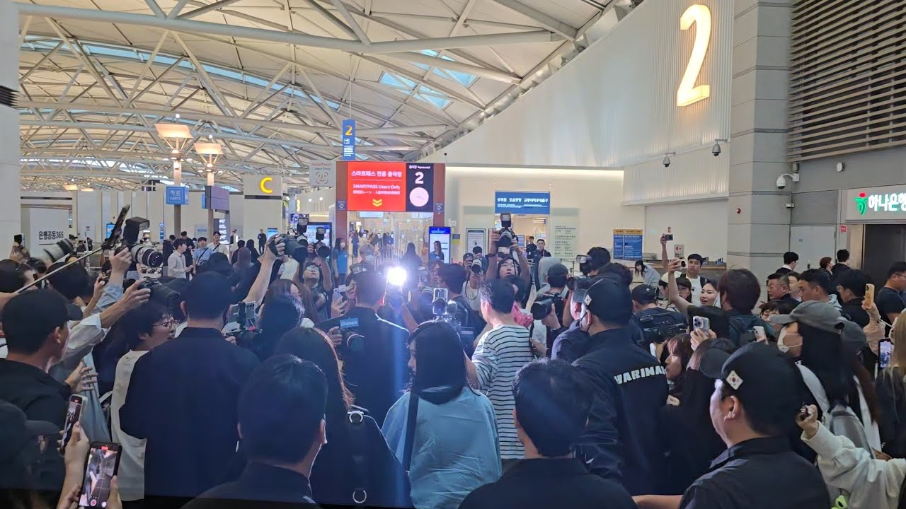 Behind Karina Aespa at Incheon Airport 250924