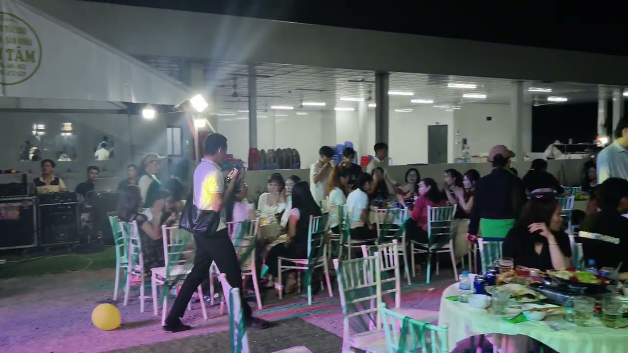Trái tim bên lề. 
