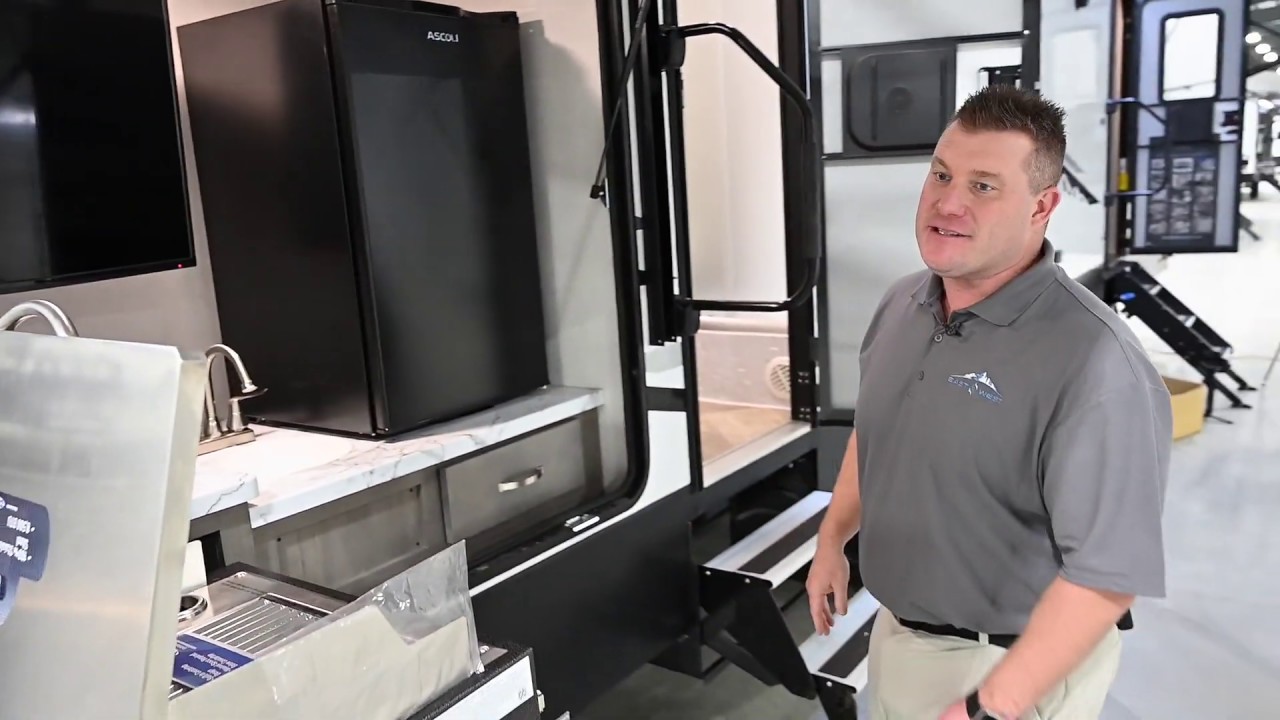 2020 East to West Alta 3150KBH Travel Trailer Walkthrough