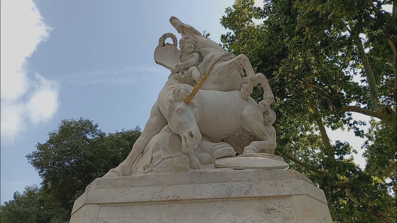 Montpellier🦄Place de la Canourgue🦄Opulence et misère