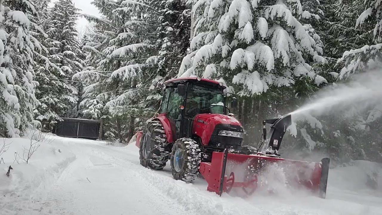 Case IH Farmall 45c with Case IH BS 174H Snowblower, tire chains