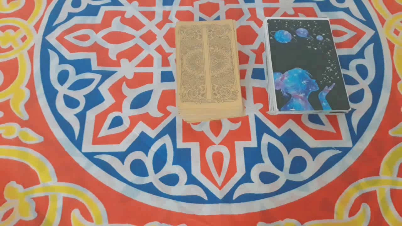 هل حبيبك يفكر فيك؟  وايه اللي شاغل باله حاليا؟؟  اختر كارت قراءة تاروت ♥♥