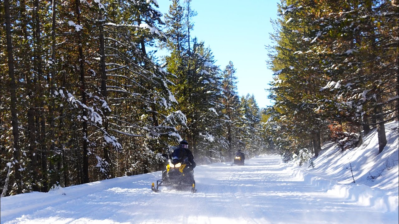 W  YELLOWSTONE SNOWMOBILING 2026