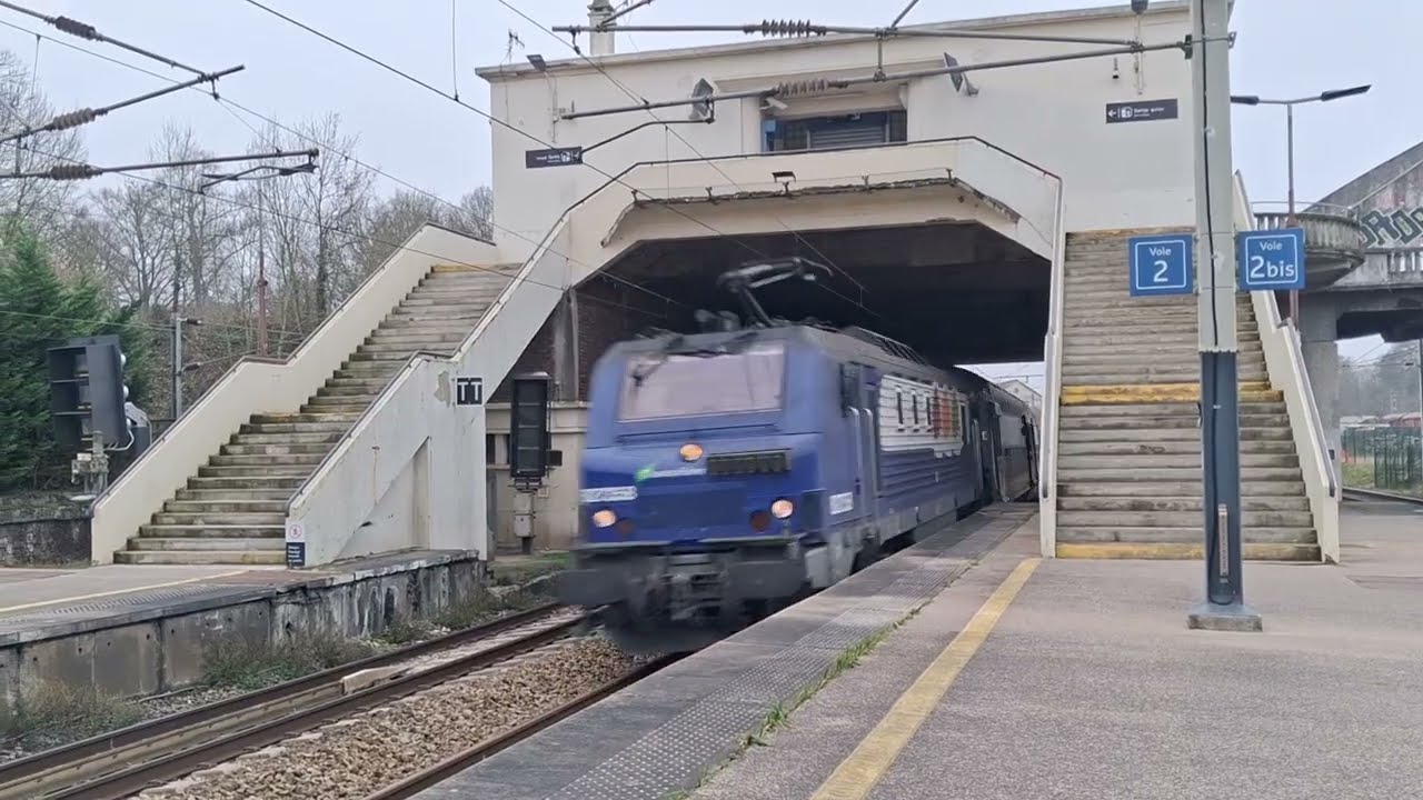 Achères grand cormier MI09 , VB 2N Train sans arrêt est autre avec aperçu du technicentre de Achères