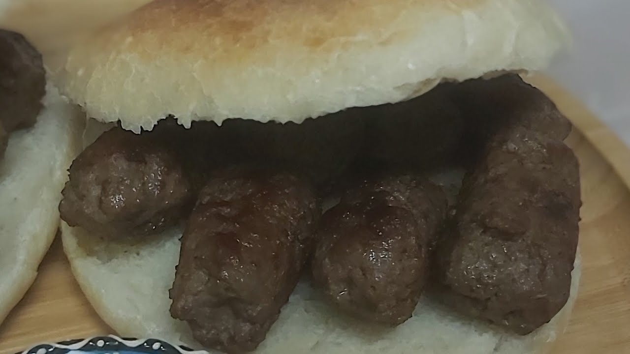 كباب البوسنة وخبز البوسنهBosnian kebab
