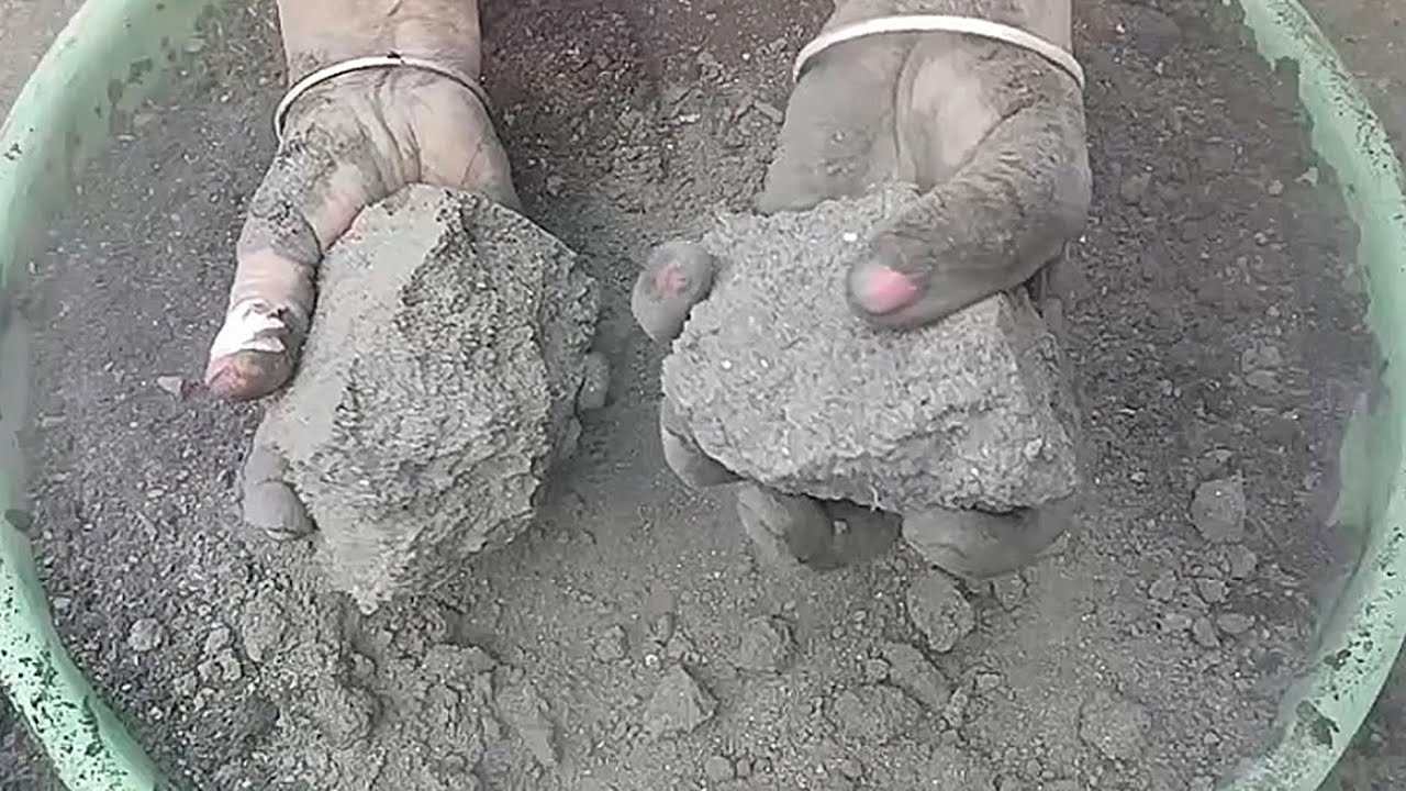 Dusty🌪️Very Soft Black Charcoal Cement Crumbling in Water#asmr #trending #pasteplay #odlysatisfying 