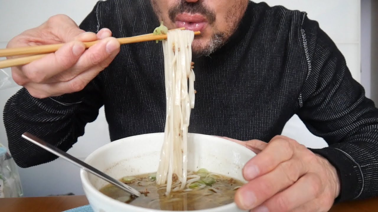 ASMR Eating Sounds – PHO BO – Traditional Vietnamese Beef Soup