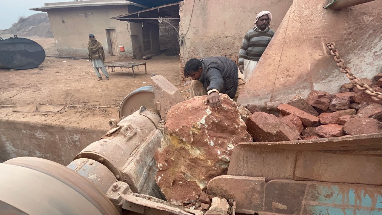 Massive Rock Crushing Power: Watch This Jaw Crusher DEMOLISH Stones!