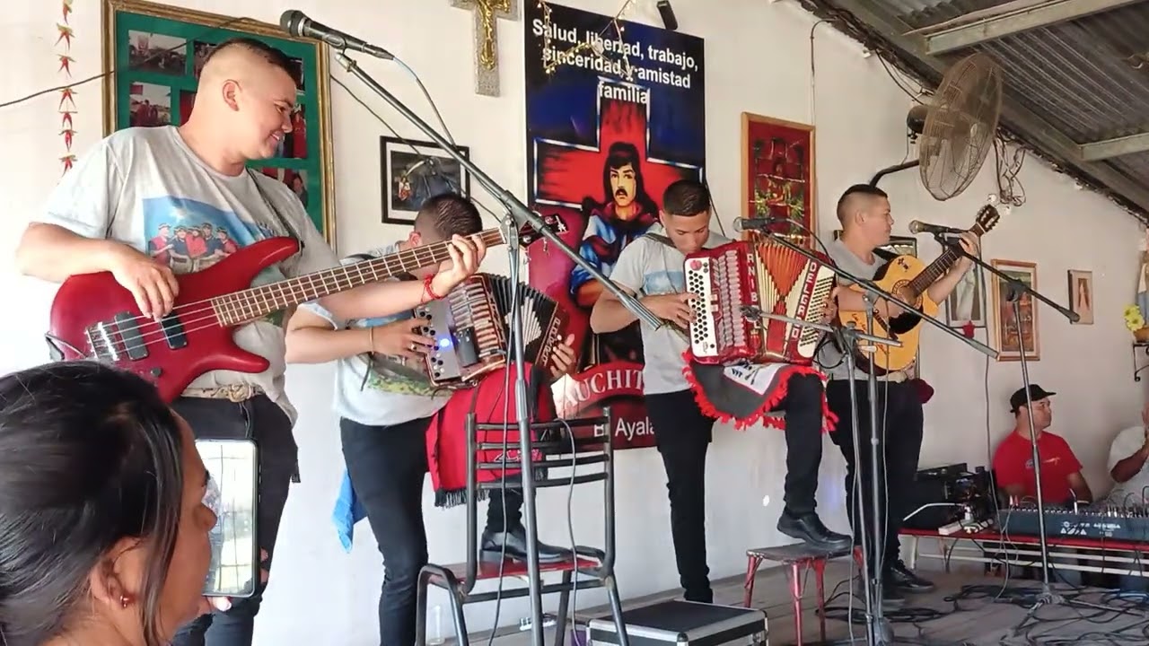 Los mal portados:Chicotazo cruzado y Aguicho
