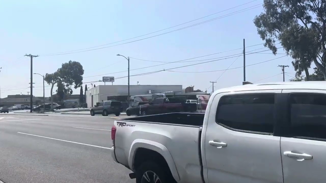 BNSF 3039 leads the local towards the Alcoa Yard and El Segundo Yard after passing Sepulveda Blvd